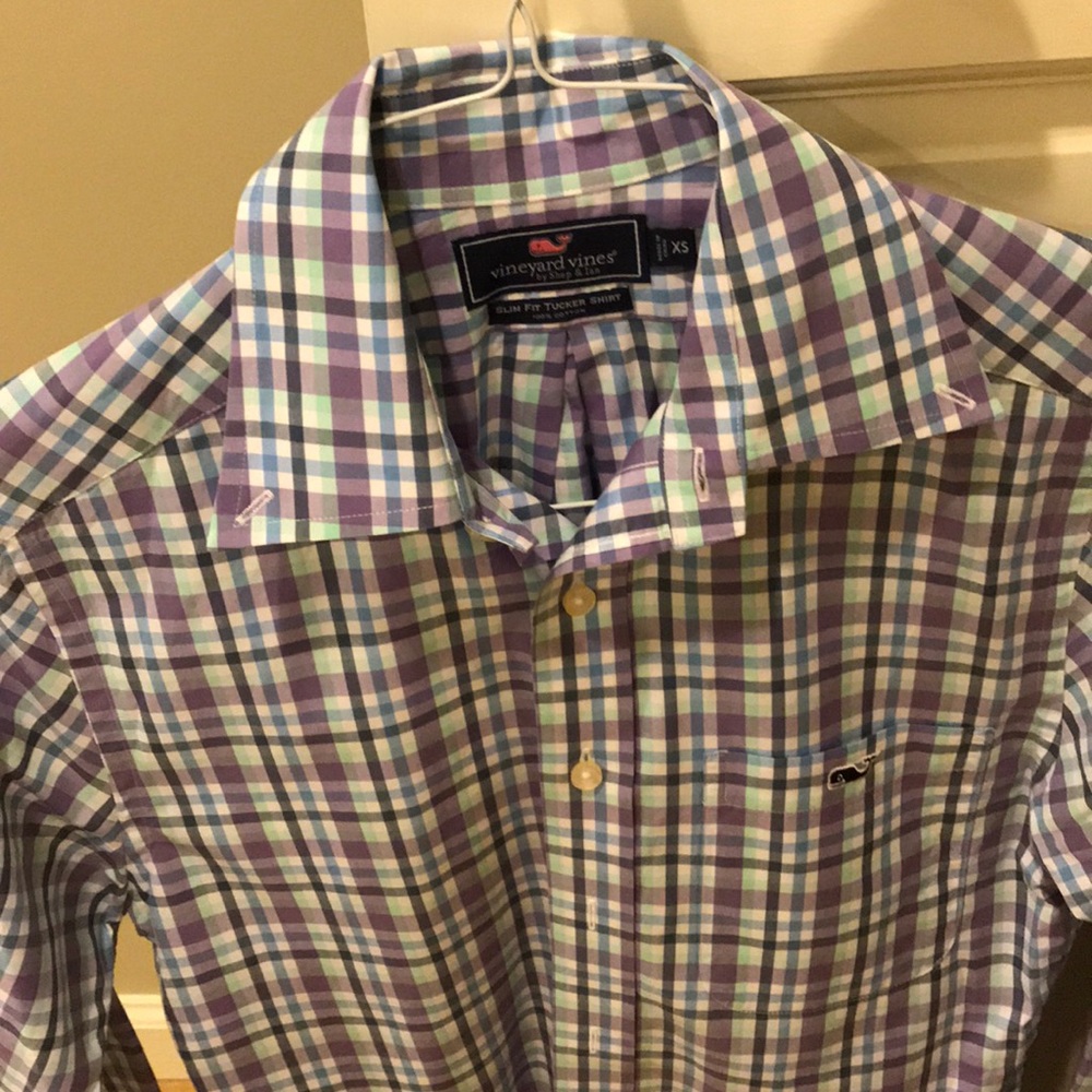 Vineyard Vines men’s button down shirt